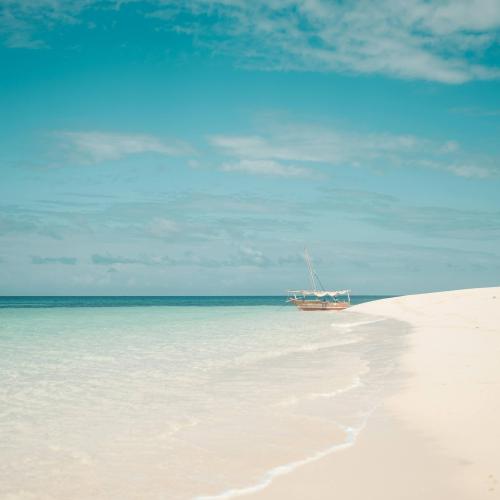 5-Hour Sandbank Escape – Snorkel, Swim & Relax on a Secluded Maldivian Paradise Image